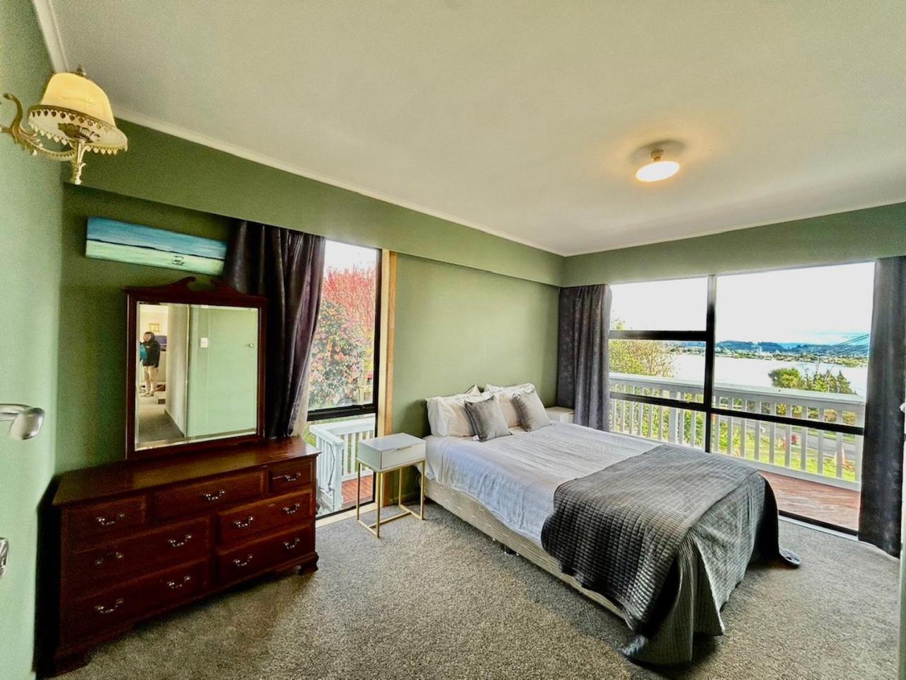Premium Lake View Home Rotorua Exterior photo